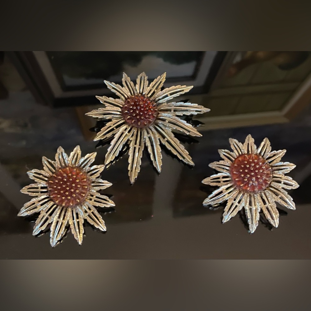 Vintage Signed Sarah Coventry Set 1960 Sunflower Brooch Pendant & Clip Earrings